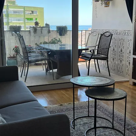 Cosy With Seaviews, Pool Close To Beach. Apartamento Fuengirola